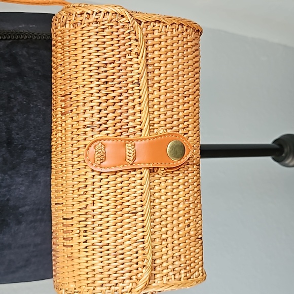 Rattan crossbody bag - Picture 2 of 10